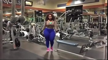 free rabuda sentraînant au gymnase video