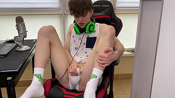 free gamer jerking his 9 inch dick use 2 hands big cum monster cock video