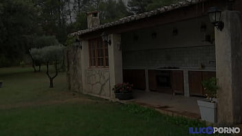 free naughty beauty davina loves anal in the rain video