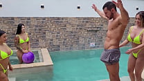 free ttxovayzq foursome in the pool video